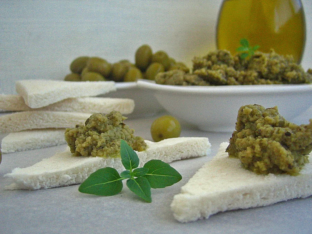 Tapenada - pasta od zelenih ili crnih maslina