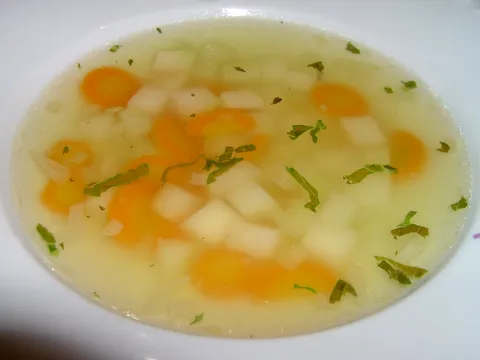 Bistra supa od kelerabice