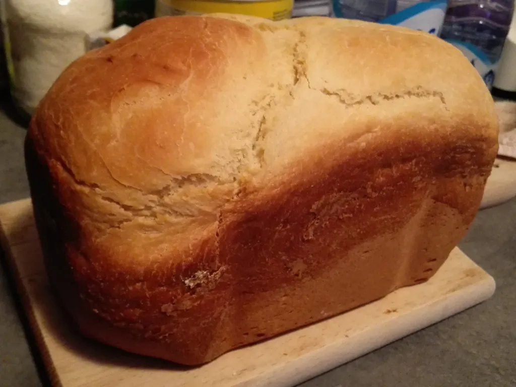Beli mlečni hleb