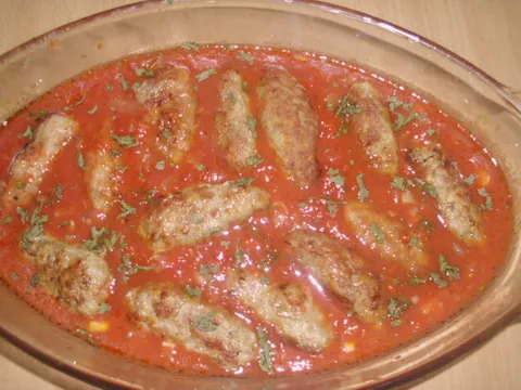 Ćevapi u paradajz sosu iz rerne