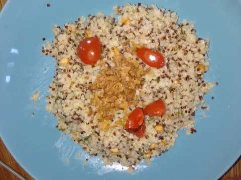 Quinoa-leblebije salata
