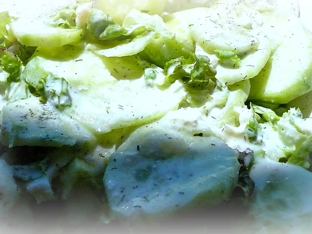 Salata sa krastavcem, sirom i jogurtom