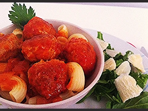 Mesne loptice umaku od rajčice (Meatballs)