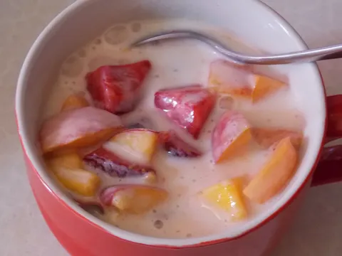 Voćni jogurt od sezonskog voća