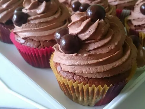 Čokoladni Cupcakesi s kremom od čokolade i Nutelle
