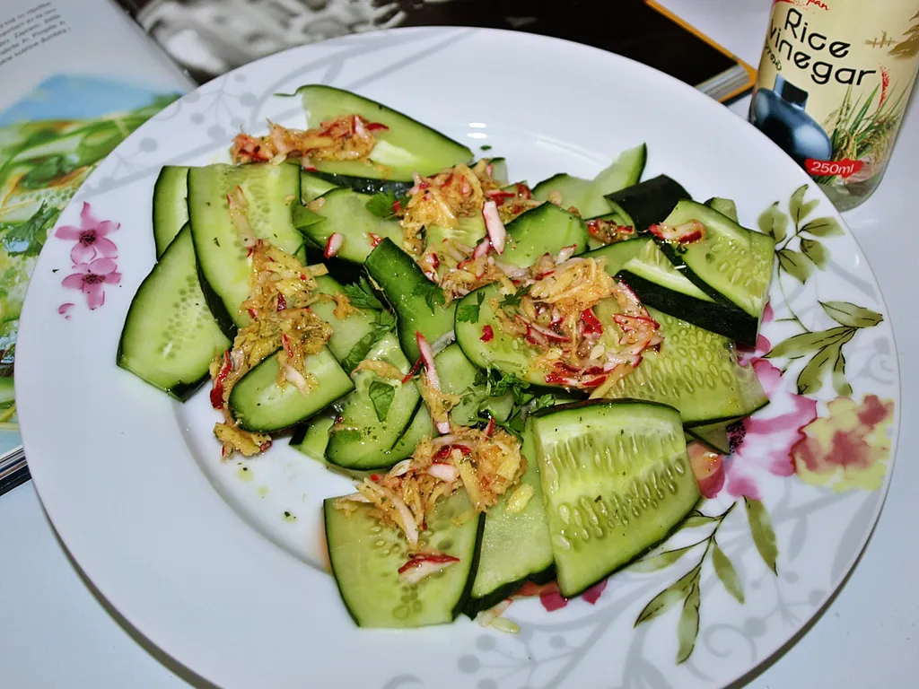 ღ Japanska salata od krastavaca s đumbirom ,rotkvicom, mentom u preljevu od rižina octa