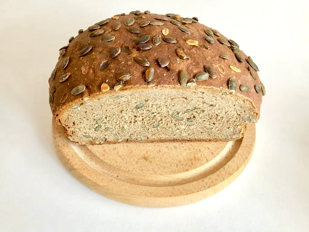 Kruh sa bučinim sjemenkama