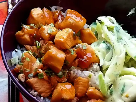 Japanska kutija iznenađenja/piletina s narančom i kewpie salata