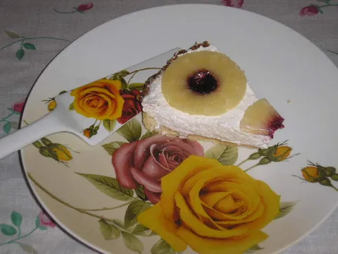 Torta od ananasa s vrhnjem i jogutrom