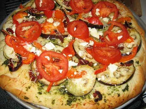 Domaca vegetarijanska pizza