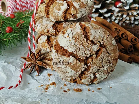Medenjaci s pukotinama/ Gingerbread Crinkle Cookies