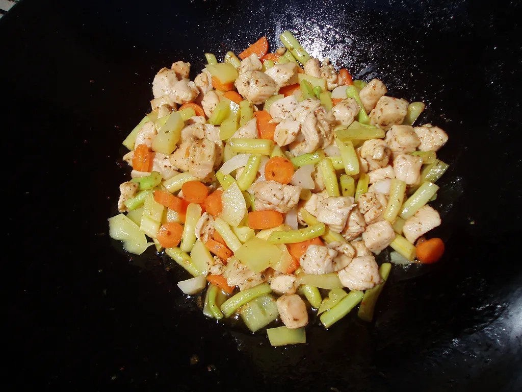 Piletina s povrćem u woku