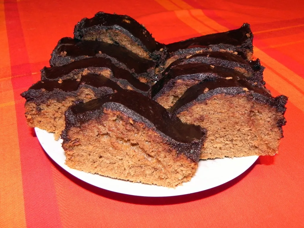 Starinski kolač sa medom i lažnim čokoladnim prelivom