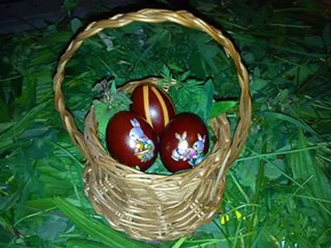 prirodno bojana jaja