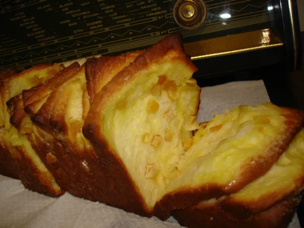 Slatki kruh s narančom ili cimetom