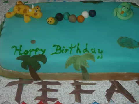 Djecija rodjendanska torta  dekorisana sa domacim marshmallow fondanom