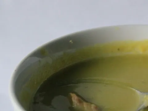 Supa od graška sa dimljenom pastrmkom