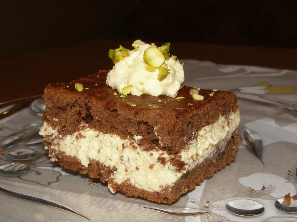 Čokoladni kolač s pudingom od vanilije