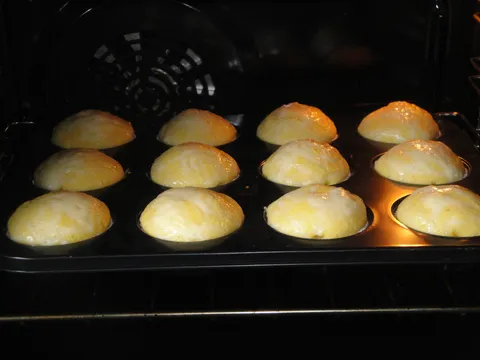 Kukuruzni muffini sa sirom u pećnici