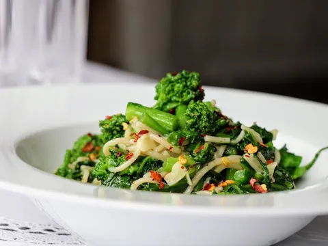 Pasta sa rapini ( broccoli rabe )