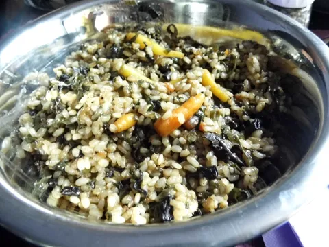 Integralna riža s gljivama i povrćem