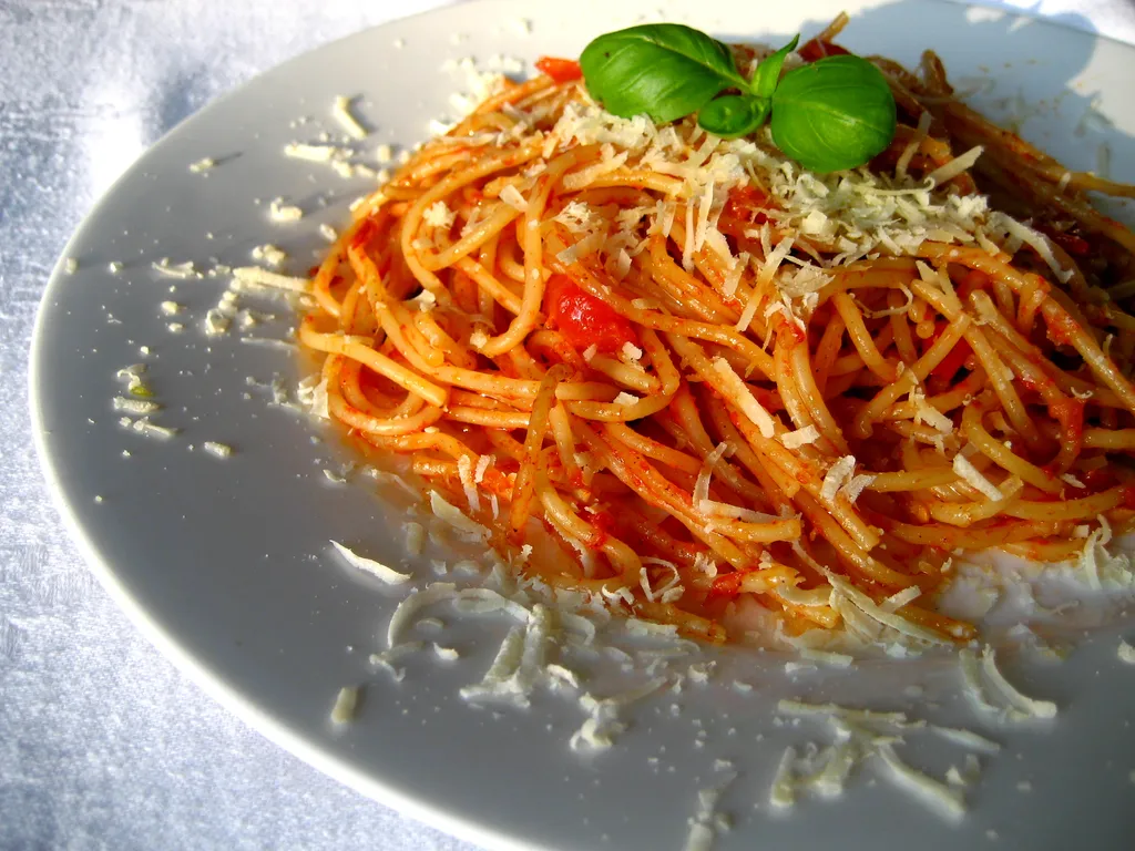 Spaghetti crudi - "sirovi" špageti sa rajčicama