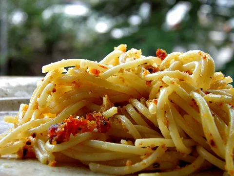 Špagete sa mirisnim mrvicama!