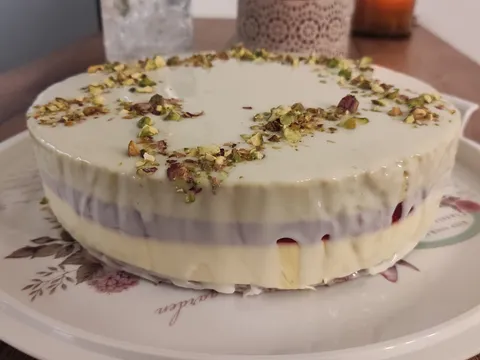 Mousse torta s pistacijama i vanilijom
