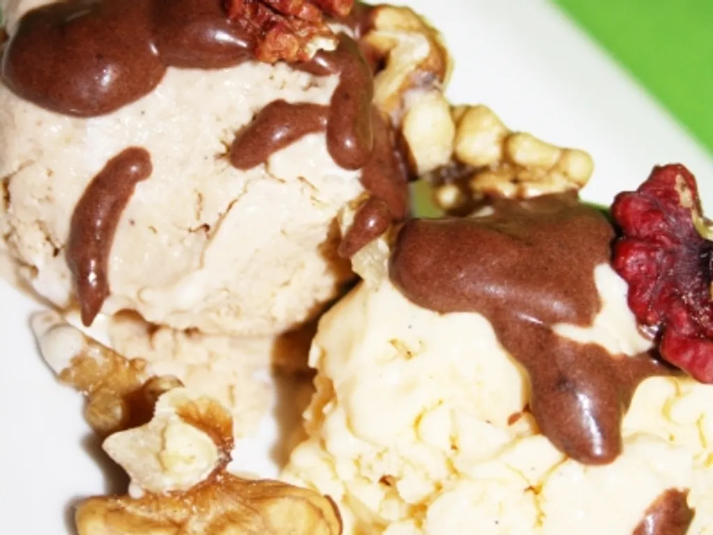 Sladoled od karameliziranih oraha &#38; sladoled od vanilije