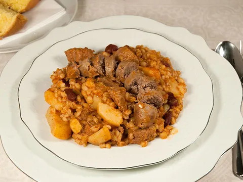 CHOLENT - lonac s govedinom, krumpirom, jecmom i grahom na zidovski/jevrejski nacin