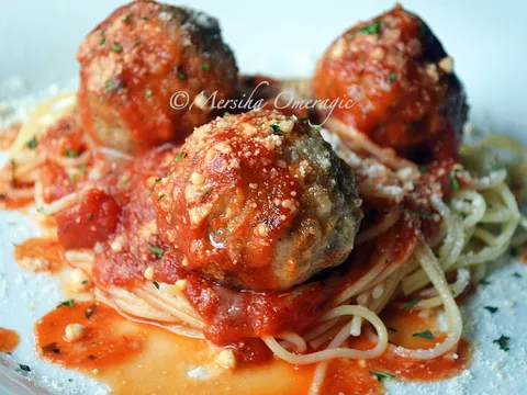 Italian Meatballs sa domacim paradajz sosom