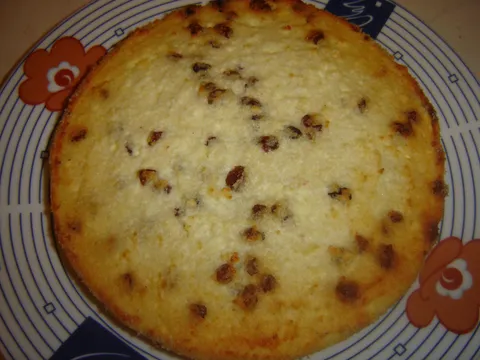 Zapekanka - kolač od sira sa grizom i grožđicama