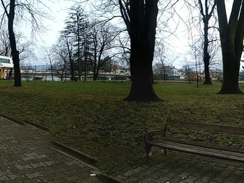 Bihać ,Paviljon i mali dio parka