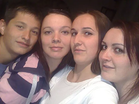 Ja sa mojim sestrama i bratom :)