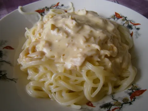 Špageti u bijelom sosu