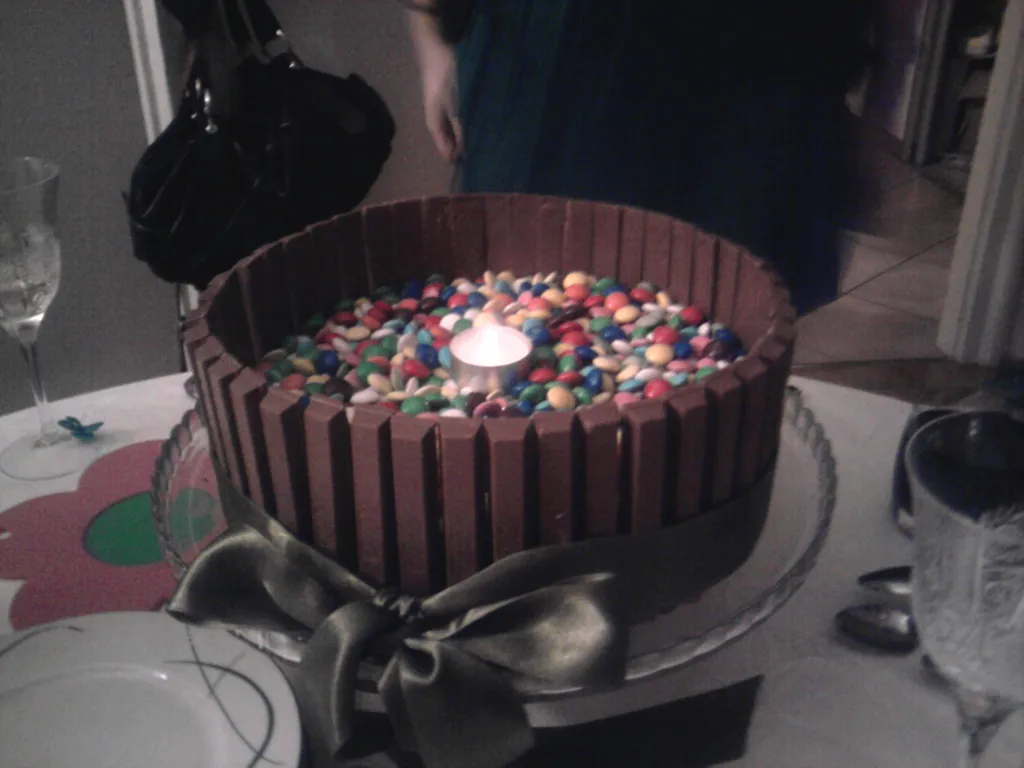 Kit kat & M&M's rođendanska torta