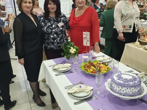 Vešta Žena Kumanovo 2019 ja sa organizatorice kao učesnik.