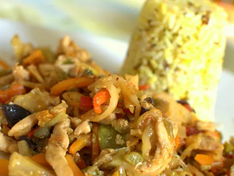 thai povrce piletina u woku  i riza sa sjemenkama i safranom