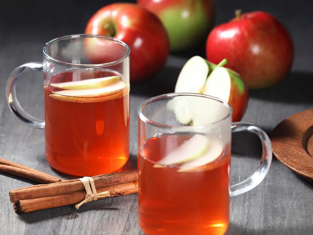 Vrući napitak s vinom i okusom jabuke