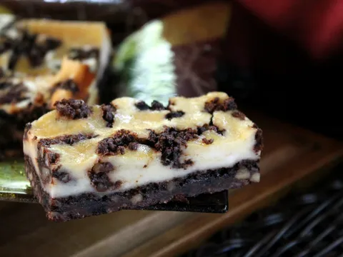 Oreo-Walnuts cheesecake bars...