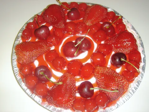 Voćna crvena torta