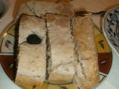 Kruh s maslinama i maslinovim uljem :)