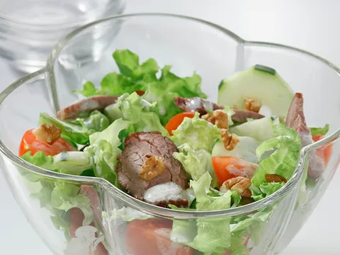 Zelena salata s junećim mesom