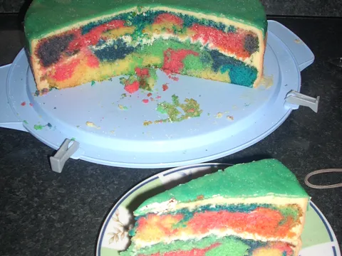 šarena (rainbow) torta