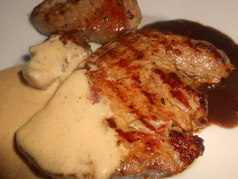 Biftek sa dva sosa