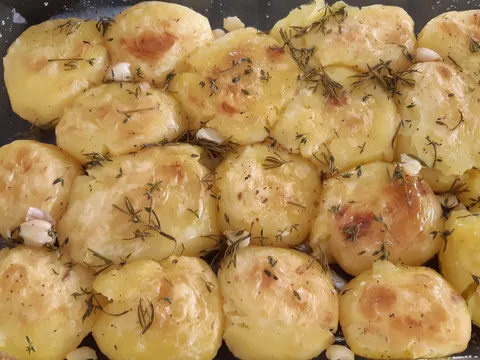 Krumpir sa zacinskim biljem