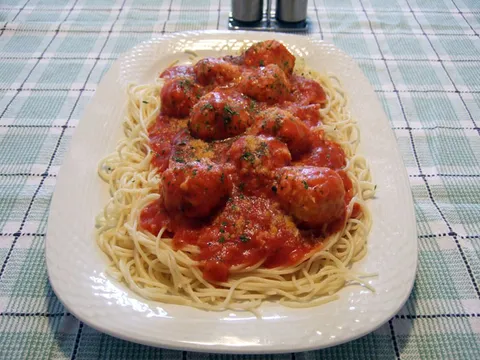 Pileće ćufte sa špagetama