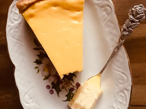 Kremasti kolac sa sirom