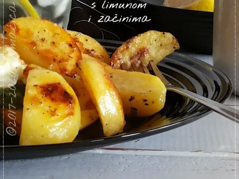Pečeni krompir s limunom i začinima