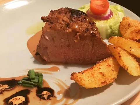 BBQ Medium steak sa krompirom